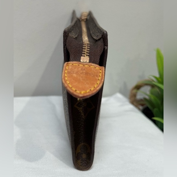 Auth Louis Vuitton Monogram Cosmetics Pouch/ Wallet/ clutch (from Bucket PM) - Picture 5 of 13